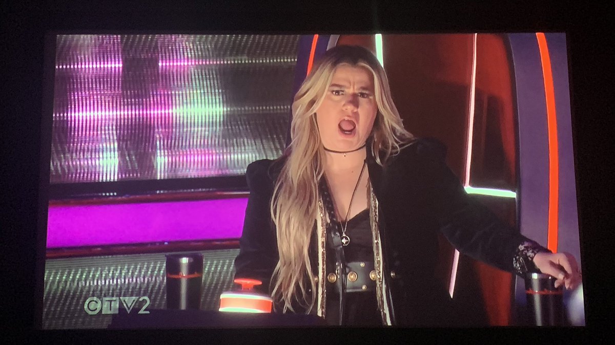 I love @kellyclarkson’s facial expression’s 😜 @NBCTheVoice #TheVoice #kellyclarkson #teamkelly