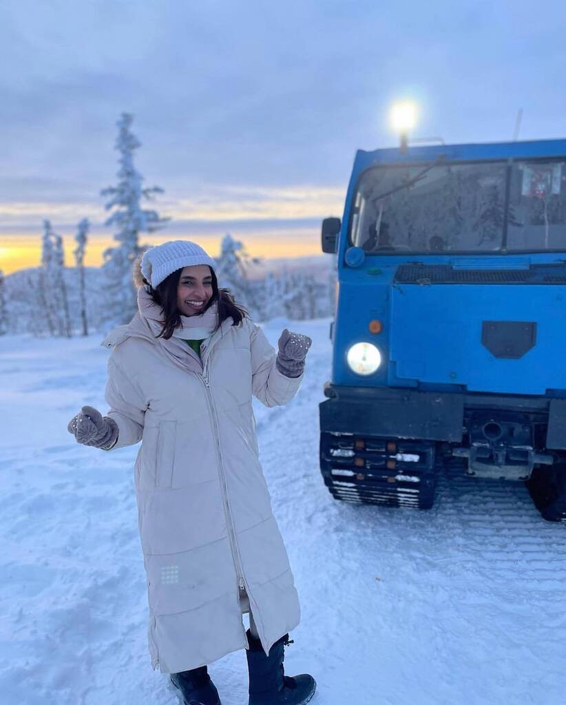 Sunset snow coach tour, anyone? These military grade SUSVs will take you straight up a mountain with ease and allow you to enjoy the sunset from a scenic viewpoint🌄 . . 📸 @camyathepravasitraveller . . #explorefairbanks #alaska #fairbanksak #fairbank… instagr.am/p/Cq6aBKmvBA7/