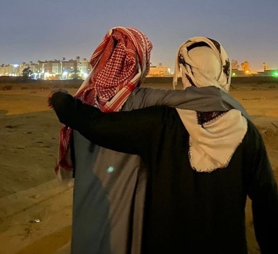 " شئتَ أم أبيتَ.. يوجد شخص في حياتك لا تجري عليه قوانينك مع بقية الأشخاص.. يغضب فترضيه .. يغيب فتنتظره .. يعود بلا عذر فتعذره ..
بالمناسبة أنت تفكر به الان " (م)

#جماليات 
#مساء_الخيرᅠ