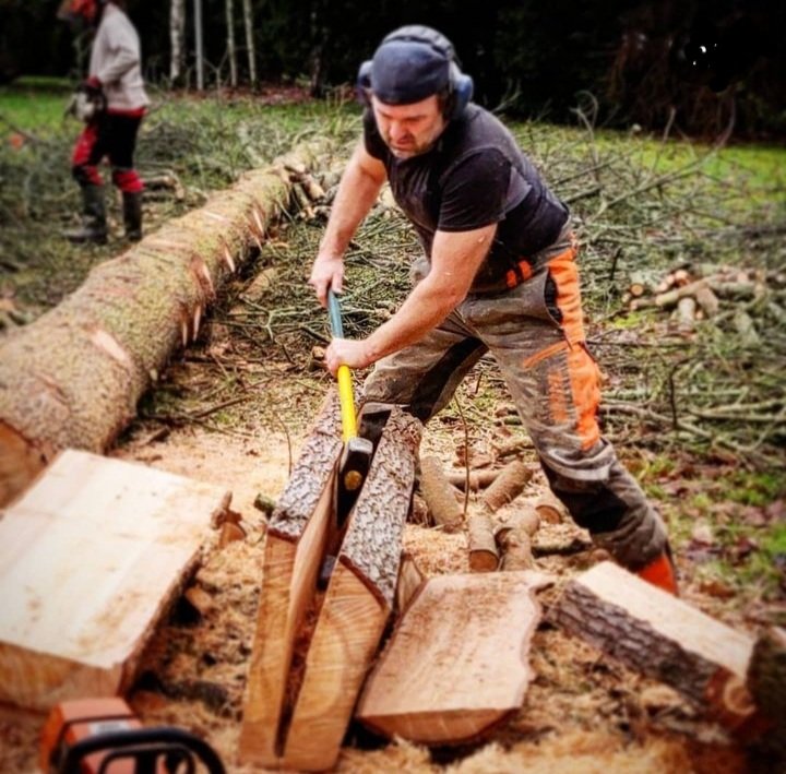 ColbocJulien's tweet photo. Quel plaisir aujourd'hui de raboter ce bois issu d'un #cèdre local débité il y a 2 ans pour en faire des assises de vos #tabourets (ou des saladiers)
Ça sent bon!
Prochain stage tabouret 27 mai ou 18 juin 2023 via @wecandoofr
#bois #colboc
Réservez ici👇
https://t.co/nsM5SP2qUn https://t.co/XTHANzGtGo