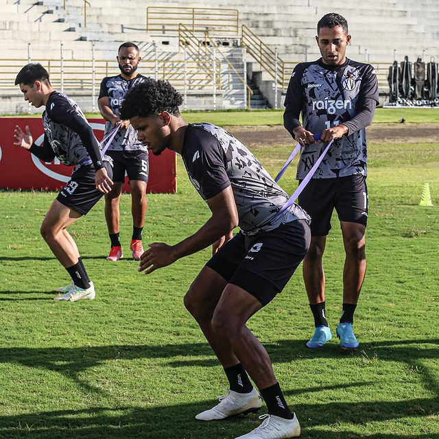 xvpiracicaba's tweet photo. Continuamos firmes na preparação para o Brasileiro Série D ⚪️⚫️
Registros de hoje aqui no Barão da Serra Negra 🏟📸
#XVdePiracicaba #Raízen #Unimed #FMC #UPL #Ihara #Coplacana #Sicredi #Betnacional #Poty #Zyone #TopMania #Alluri https://t.co/AbhFSBJwC2