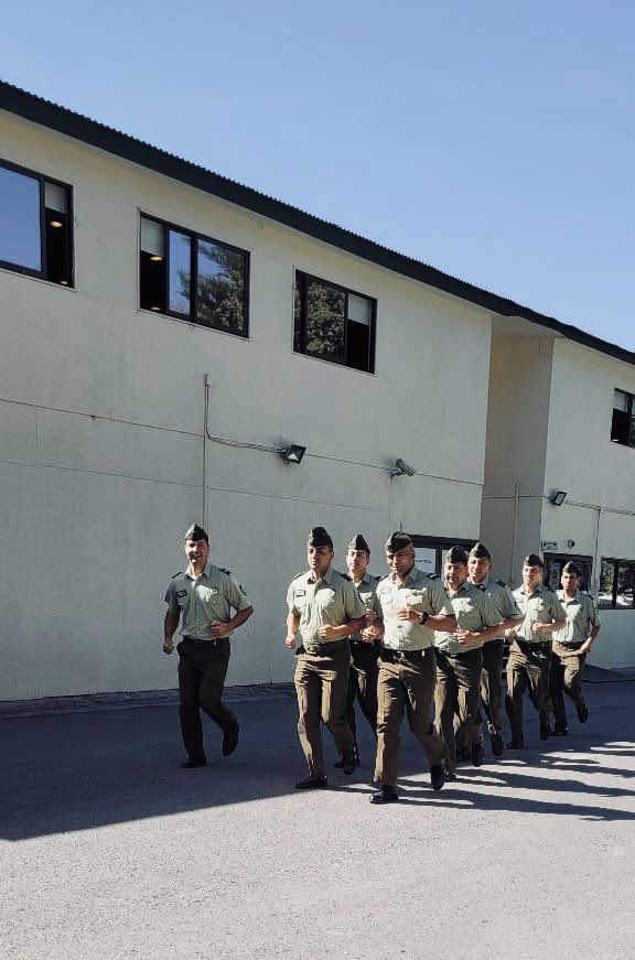 ESUCAR_Chile's tweet photo. Nuestra Escuela de Suboficiales desde hace 90 años que trabaja en el perfeccionamiento de @Carabdechile de #Ordenyseguridad, los que luego de postular, por dos años estudian y se capacitan en áreas de #DDHH, leyes, ciencias policiales y muchas más, sabías?💚

#SiempreCarabinero https://t.co/fqBzoyU8rG