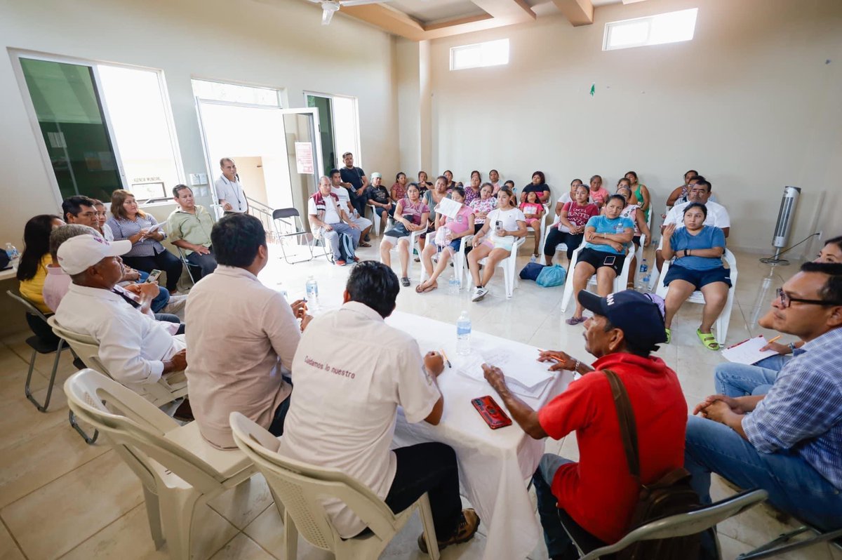 OaxacaSol's tweet photo. Acompañado de integrantes del Cabildo Municipal, el edil de Huatulco Pepe Hernández, encabezó una mesa de diálogo con las familias afectadas por el incendio en el #SectorH3.
“Vamos a atender cada caso en particular para poder cuantificar los…
/ @PPHOAX /
https://t.co/zNCMEY5C2V https://t.co/KoD95EUKVF