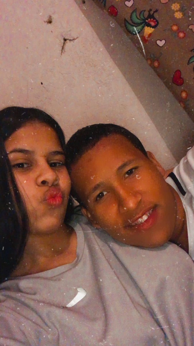 tremdiiza's tweet photo. rt uma foto com teu amor 🫠 https://t.co/vBI8xHRfat