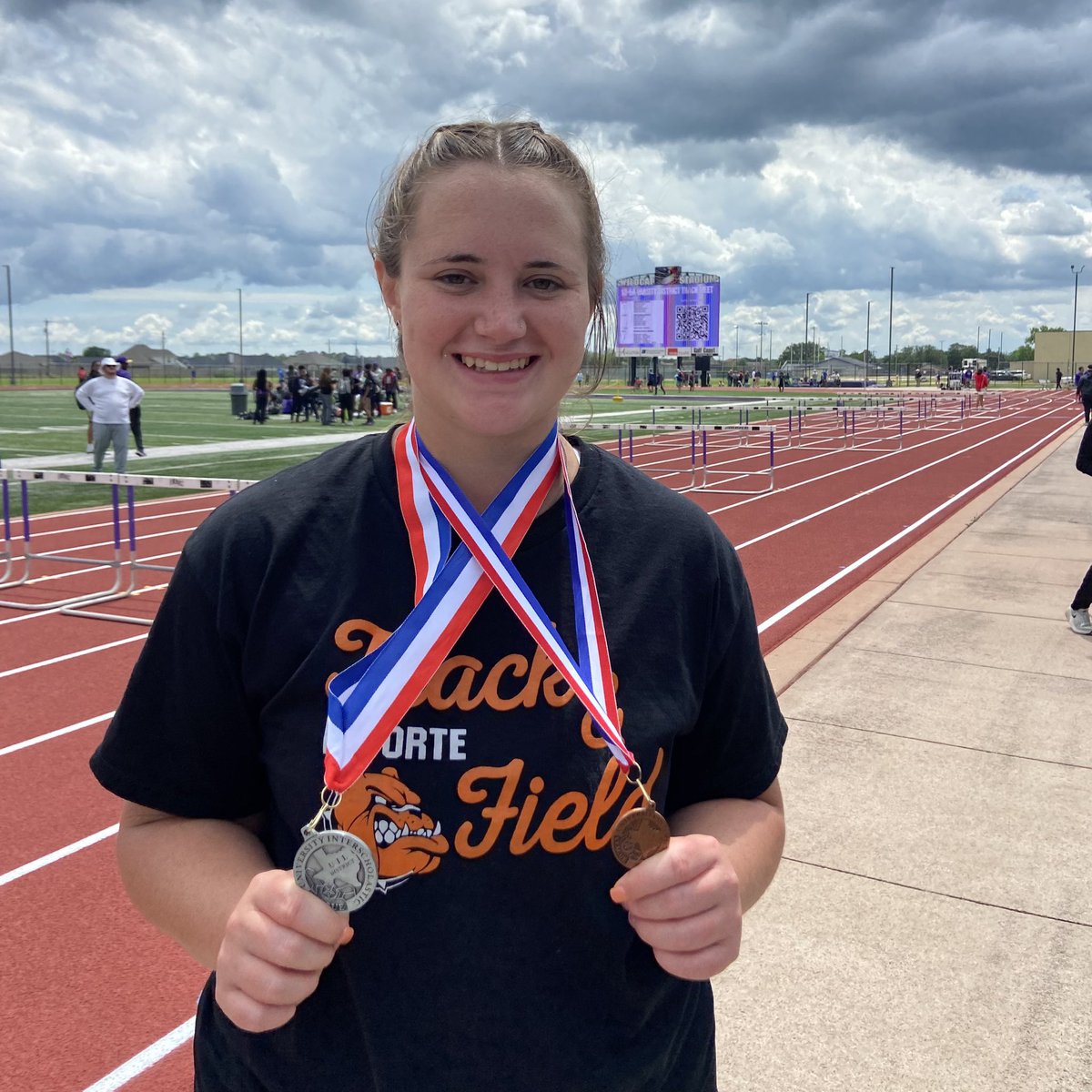 LaPorteRunning's tweet photo. Throwers pick up 2,3,4 shotput and 2,4,5 discus, and weβre area bound. Shotput PR for Kaylee π₯ Kiki π₯ discus π₯ shotput. Kailen π₯ shotput. #shotput #discus #LPThrows #ChooseLP https://t.co/gXob7vM2HQ