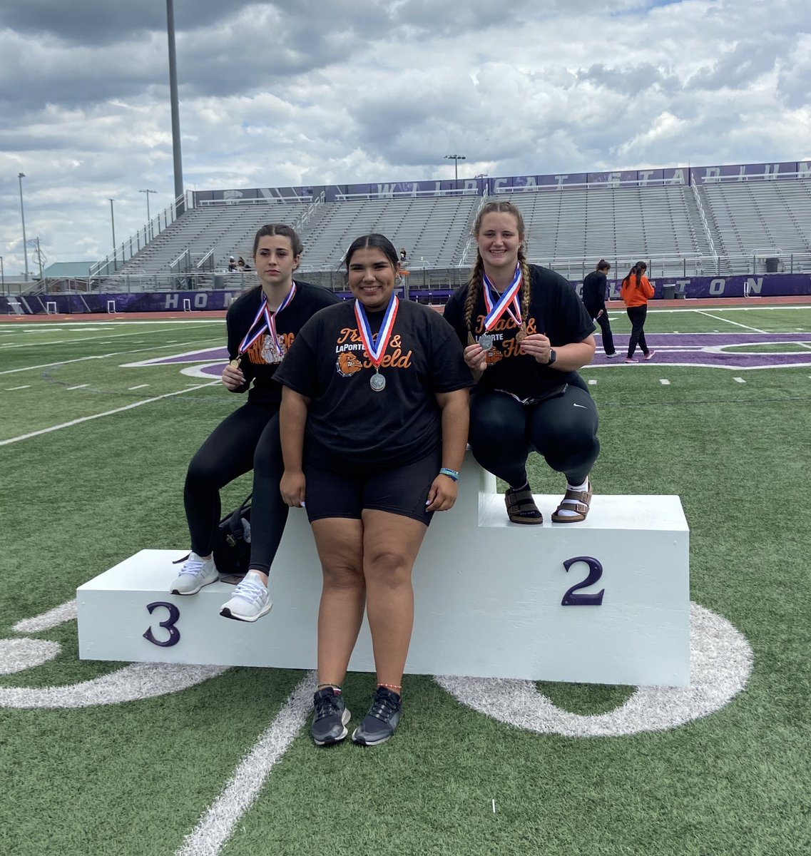 LaPorteRunning's tweet photo. Throwers pick up 2,3,4 shotput and 2,4,5 discus, and weβre area bound. Shotput PR for Kaylee π₯ Kiki π₯ discus π₯ shotput. Kailen π₯ shotput. #shotput #discus #LPThrows #ChooseLP https://t.co/gXob7vM2HQ