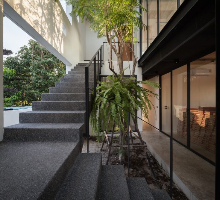 TheeKevHammond's tweet photo. Greenery brings touches of natural beauty to the various parts of this #luxuryhome. #landscaping  https://t.co/JGPhSr6Bdl https://t.co/jqQRuRj7Vv