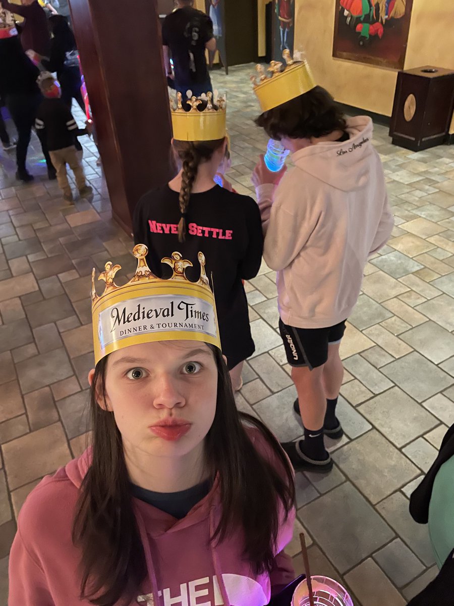 abuczynski300's tweet photo. We are cheering for the Yellow Knight. https://t.co/L31VZnJz2i