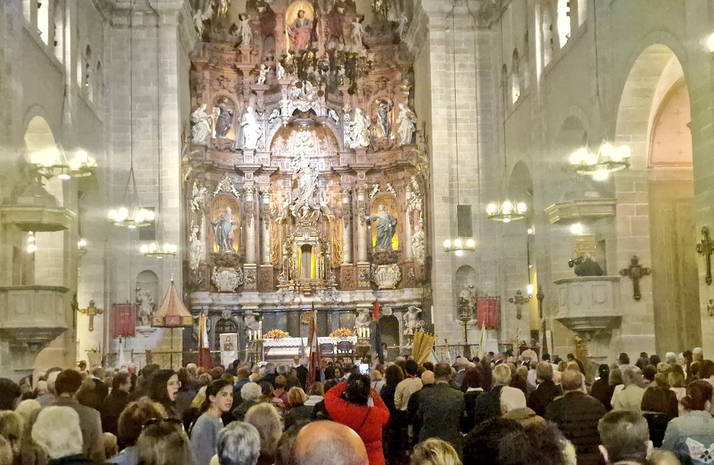 Gran diada del Sant Crist d'#Igualada.
La processó dels igualadins és  el símbol de l'estima cap al Crist i ens convida a seguir el camí des de fa més de quatre-cents anys!