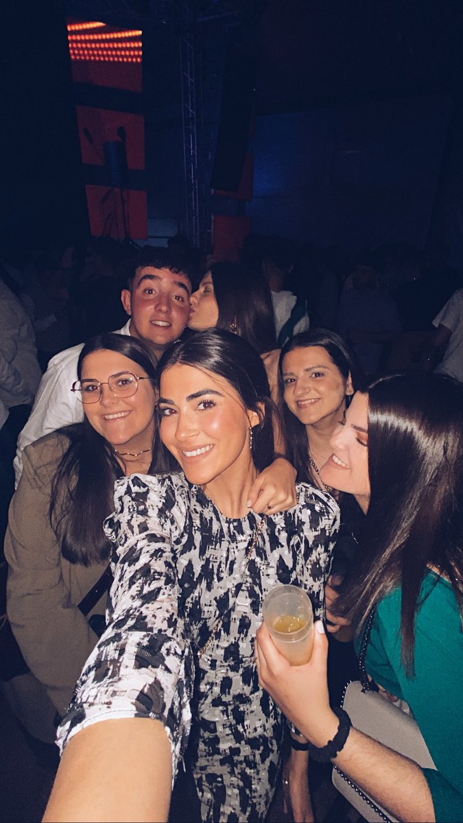 nuriarinconess's tweet photo. el pueblo y mis niñas..❤️‍🩹 https://t.co/cD2tNJfeo3