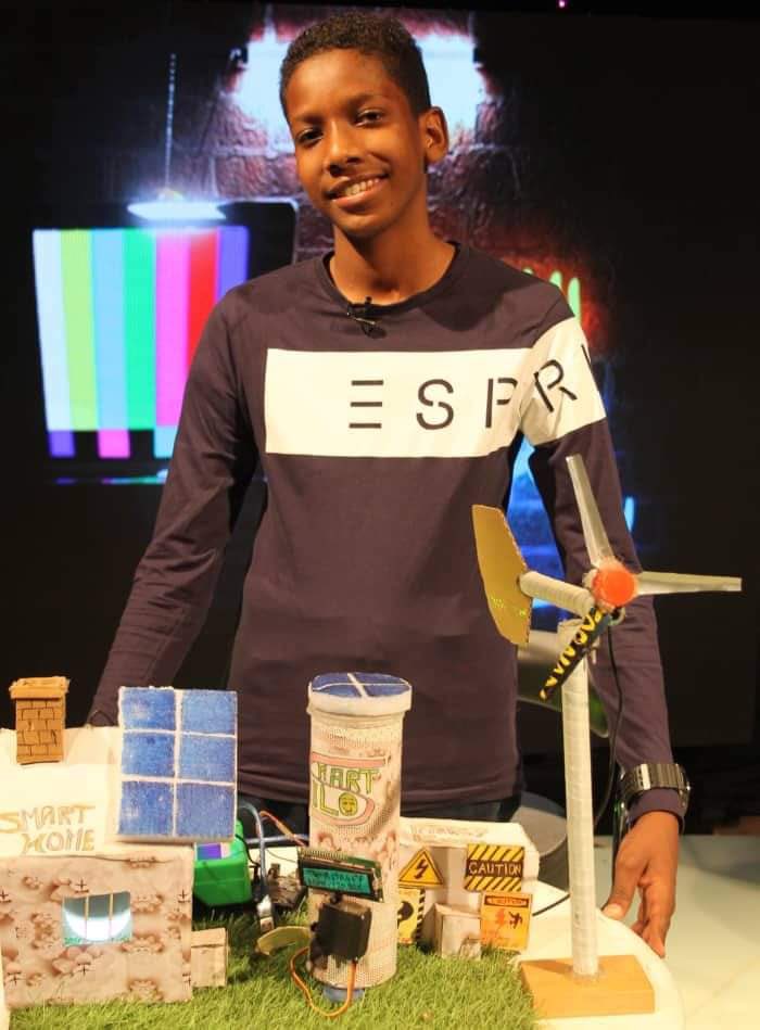 nicezool2011's tweet image. طفل سوداني يحل لغز (مثلث برمودا)
إبتكر  مصطفي ياسر عباس حلا لمشكلة مثلث برمودا ، وقال  أنه يعمل حاليا في إختراع لحل مشكلة مثلث برمودا بعمل إختراع مضاد للجاذبية هناك ،وهو إختراع يسهل للناس عبور المنطقة برا وجوا سيعمل على تقديمه للجهات المختصة بالبحوث  بعد الفراغ منه منقول بحب كبير