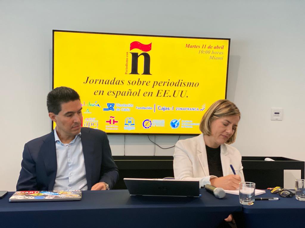 MabelCaballeroH's tweet photo. Sorprendente el interés que ha habido hoy por las jornadas #PeriodismoConÑ celebradas en Miami. 
Viejos y nuevos medios; nuevas fórmulas y formatos para hacer periodismo de calidad.
Y muchas ganas de hablar, que es lo que mejor se nos da 😉. https://t.co/EkCk5Jjin8