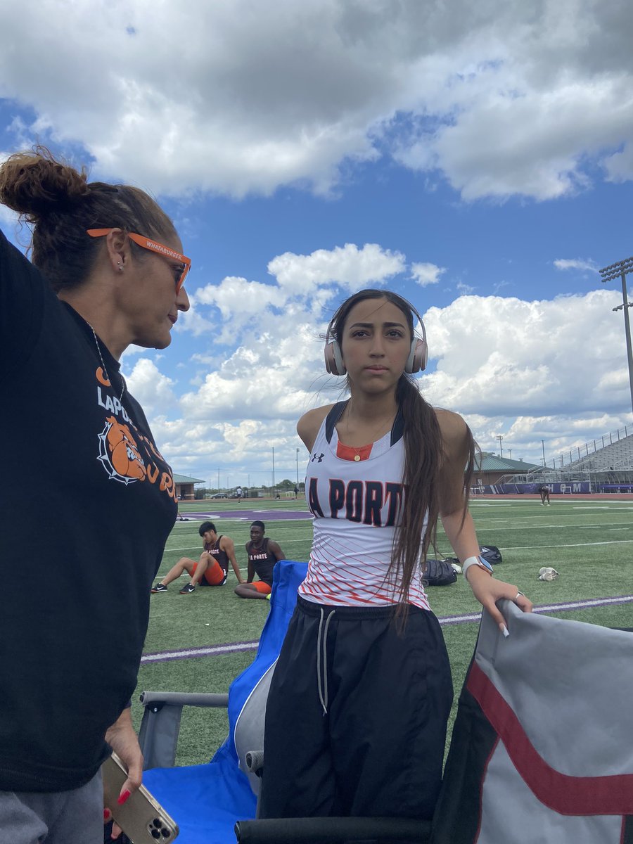LaPorteRunning's tweet photo. Two mile focus π― Go Penny!!! #twomile #districtTrackMeet #ChooseLP https://t.co/Gufwfzyzvd