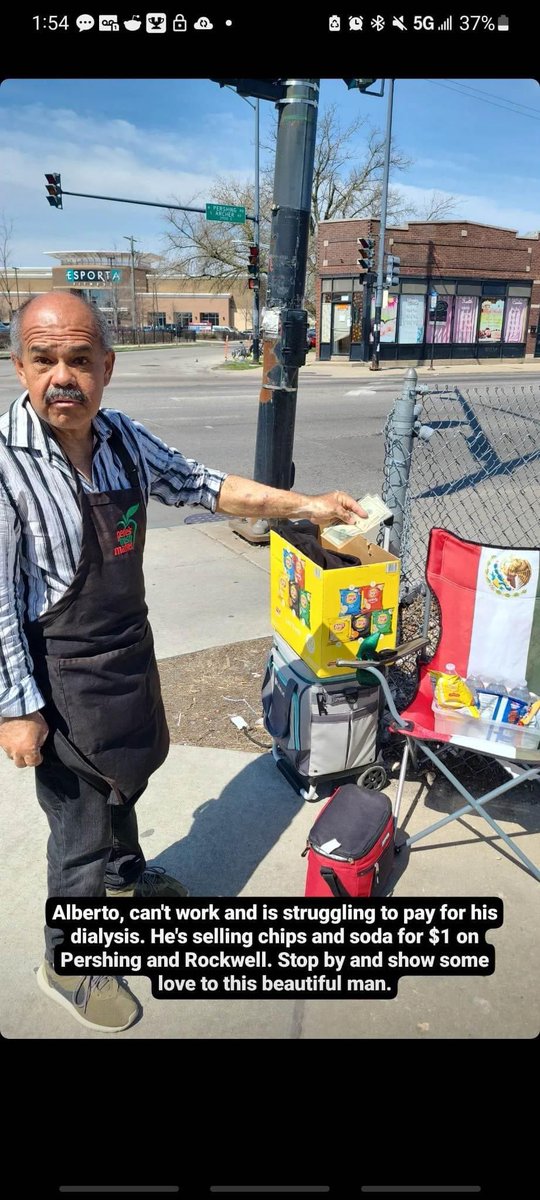 ChiScammer's tweet photo. 📍 Pershing &amp; Archer 

“Hello all, please consider helping this gentleman. He is selling chips and drinks to gather money for his Dialysis. Please help him if you are in the area. He is on the South East corner of Pershing and Archer. Thank you!!!” https://t.co/SAugdm8UXU