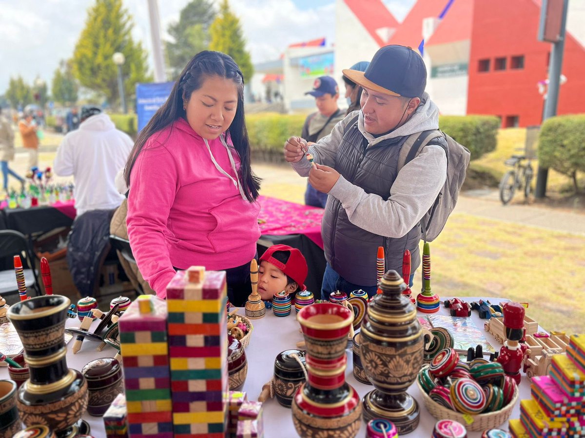 Las artesanías de #SanAntonioLaIsla presentes en FestínArte en el Centro Cultural Mexiquense Bicentenario del 11 al 14 de abril de 10:00 am a 4:00 pm.