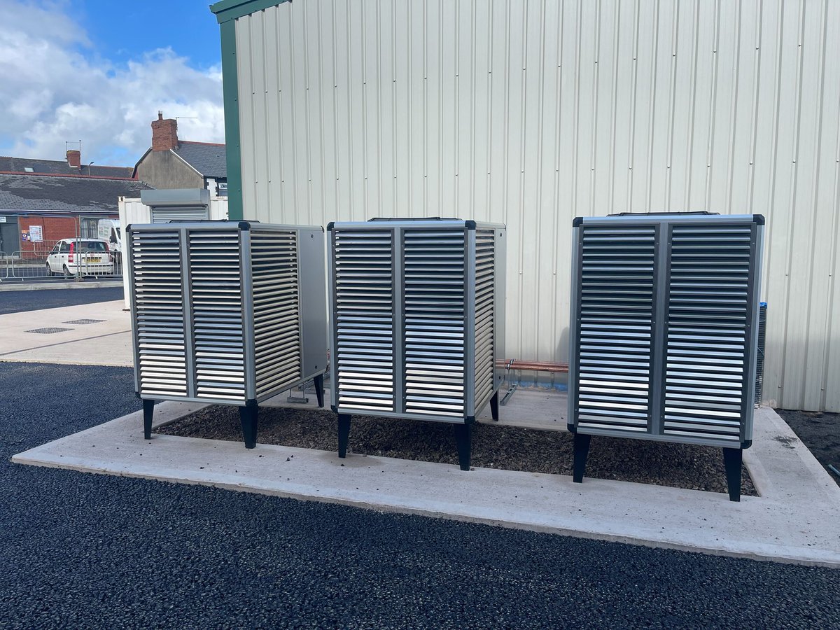 One of our latest projects where there are 3 x <a href="/MasterThermUK/">MasterTherm</a> 7-35kW #ASHP connected in cascade to provide heating and hot water to a new school… ✨💻