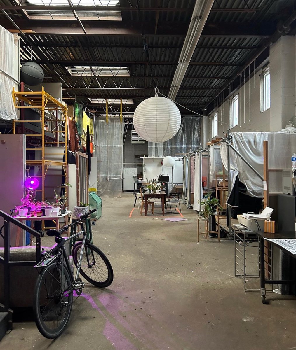 CharStiles's tweet photo. @hexh0use is looking for desk &amp; base members! If you know anyone looking for a creative space in north Brooklyn send them our way ✨
Membership inquiry: https://t.co/J7hIjbY2j7
To see more hex house: https://t.co/7b58l7VJJP https://t.co/hkkQgRgzBZ