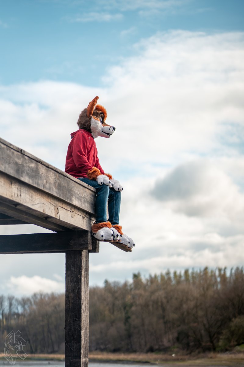 Sometimes, I just like to sit down, watch and relax…
✂️@R5suits 
📷<a href="/vlacekk/">VláčeK</a>