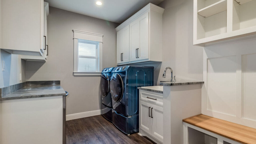 Frank_Buono's tweet image. Would you rather have your laundry and mudroom combined in one space like this or have two separate areas for each? 
 
 #mudroom #interiordesign #mudroomdesign #mudroommakeover #design #laundryroom instagr.am/p/Cq6KvV3NV6a/