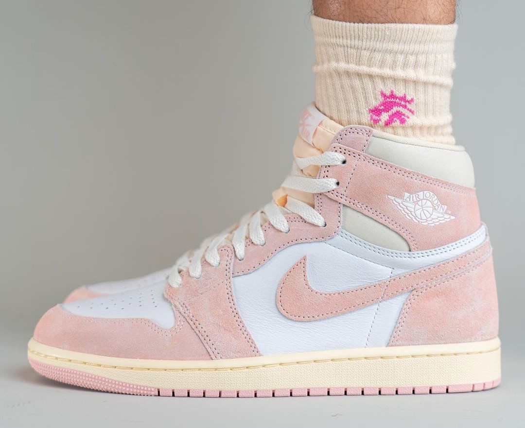 JustFreshKicks's tweet photo. On Foot Look at the Air Jordan 1 High OG "Washed Pink" 🐖 https://t.co/0dCyXlbSX4 https://t.co/xTS1R7ZB5H
