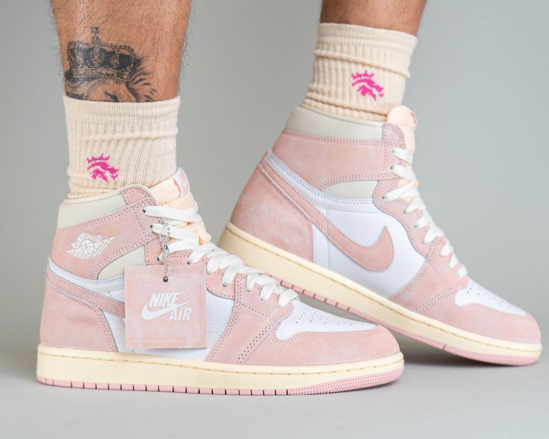 JustFreshKicks's tweet photo. On Foot Look at the Air Jordan 1 High OG "Washed Pink" 🐖 https://t.co/0dCyXlbSX4 https://t.co/xTS1R7ZB5H