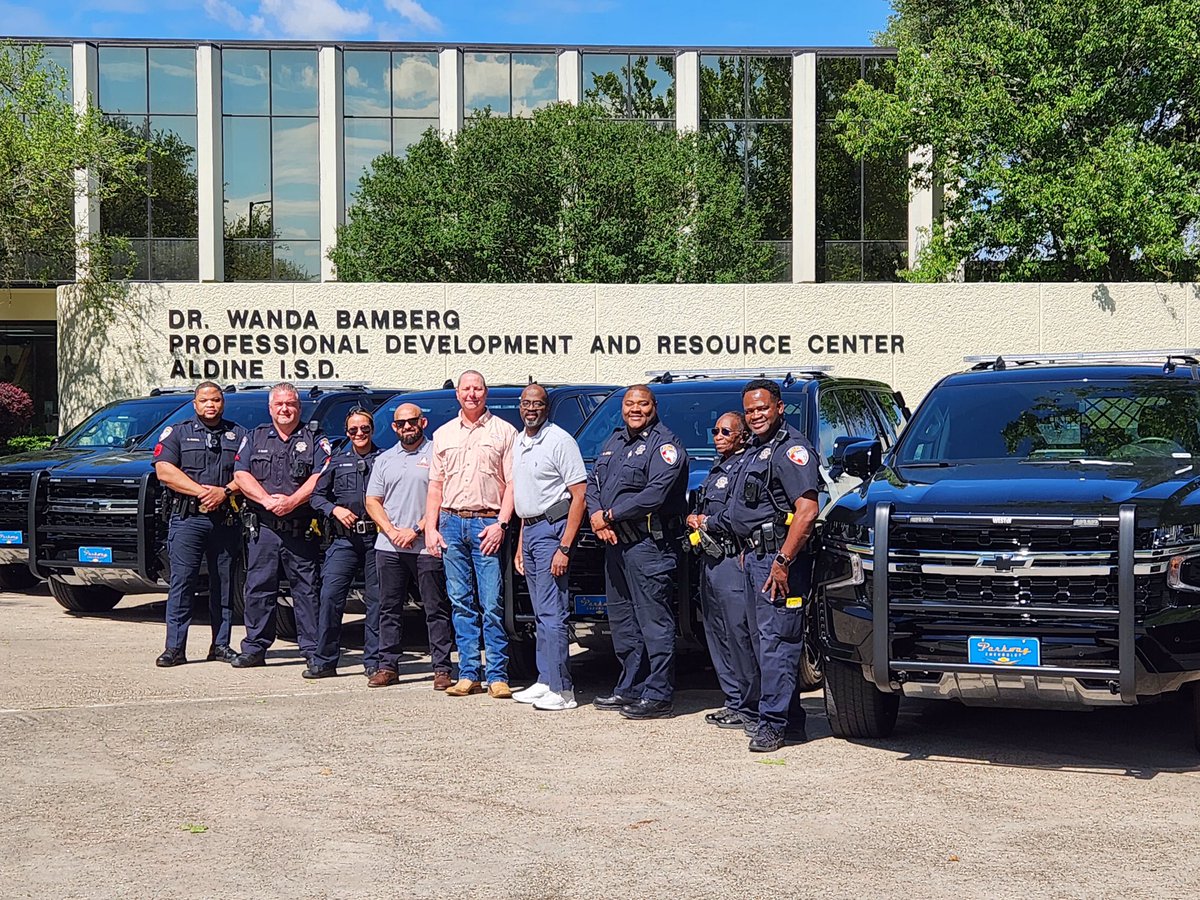 AldinePolice's tweet photo. A huge thank you to our Transportation Department for getting us 6 new Tahoes!! https://t.co/LgHZg8LLiT
