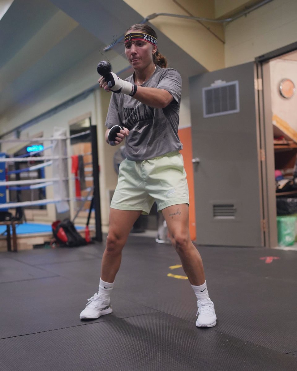 KKlavel's tweet photo. Moins de 3 semaines avant de remonter dans le ring!! J’ai hâte 🥊 @StephanLarouche @BoxCoachDan @yvonmichelGYM
https://t.co/Be15SU0J0Z https://t.co/6iJwIg7gZd