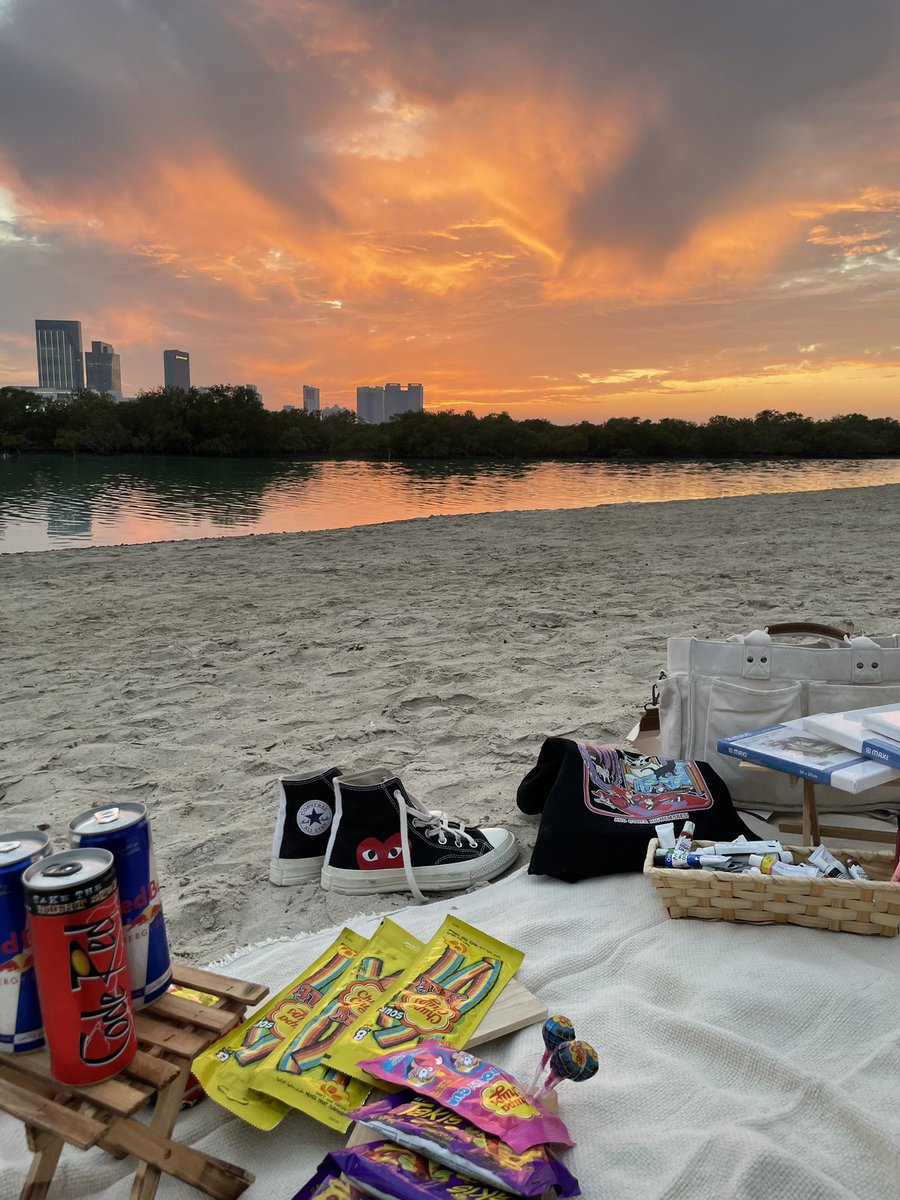 aamnaokay's tweet photo. Beach date 🐙😋 https://t.co/zOitWei3EW