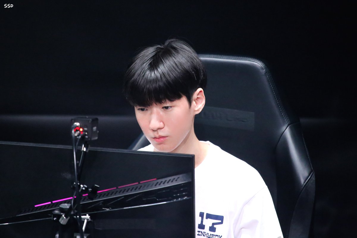 saemdal_pic's tweet photo. 230408 TDI INHYEOK 정인혁 
#TDI #INHYEOK #정인혁
그냥 정인혁이라고 하자 https://t.co/GBEuEv54o6