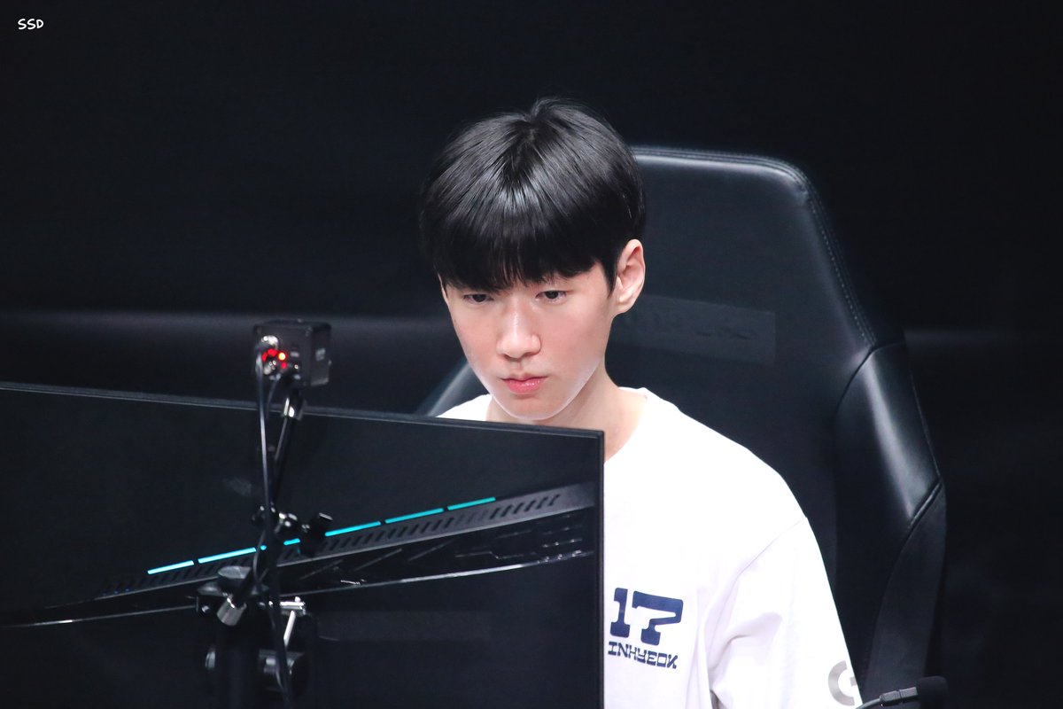 saemdal_pic's tweet photo. 230408 TDI INHYEOK 정인혁 
#TDI #INHYEOK #정인혁
그냥 정인혁이라고 하자 https://t.co/GBEuEv54o6