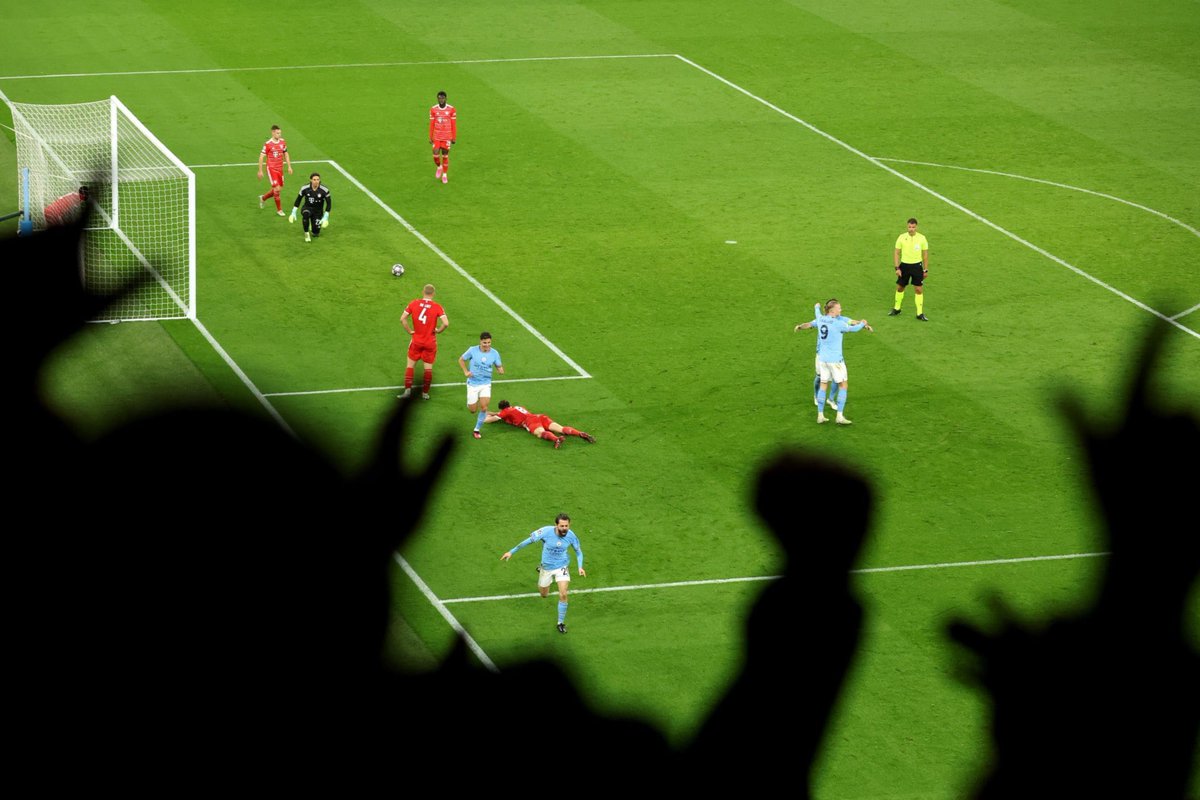 LeTerrain__'s tweet photo. C’est terrifiant..je pense qu’on est tous d’accord pour dire que City est actuellement la meilleure équipe du monde 😻

#MCIBAY https://t.co/AozY7T5jhD
