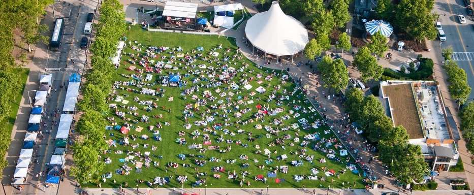 ThePitifulNews's tweet photo. Source: Pitt Administration secretly hopes that week of nice weather will help students forget about most recent addition to long history of gross incompetence and poor communication https://t.co/S8gOXJfie1