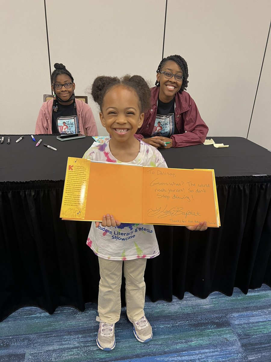 amycrithfield's tweet photo. Our Davis dragons had a blast meeting authors, collecting autographs, and showcasing their artistic literacy inspired work! We ♥️HCPS SLAM Showcase! @HCPSDavisES @hubofschool @HillsboroughSch https://t.co/A8xMtL2Hgq
