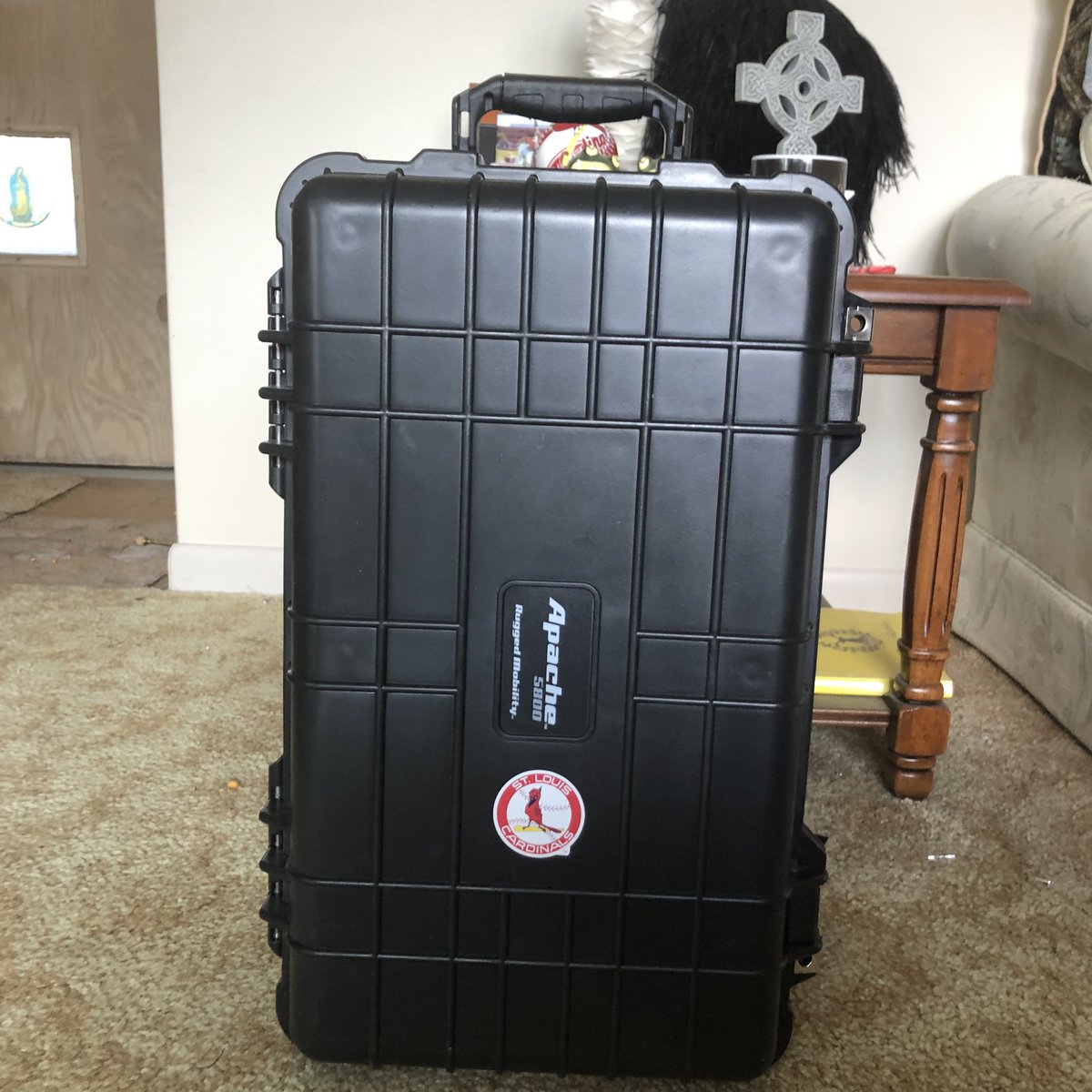 peoriapiper's tweet photo. Got my new bagpipe case!! So excited. put my first sticker on it! Like it? #STLCards #bagpipes #hardshellcase https://t.co/7Jz2DTLTBh