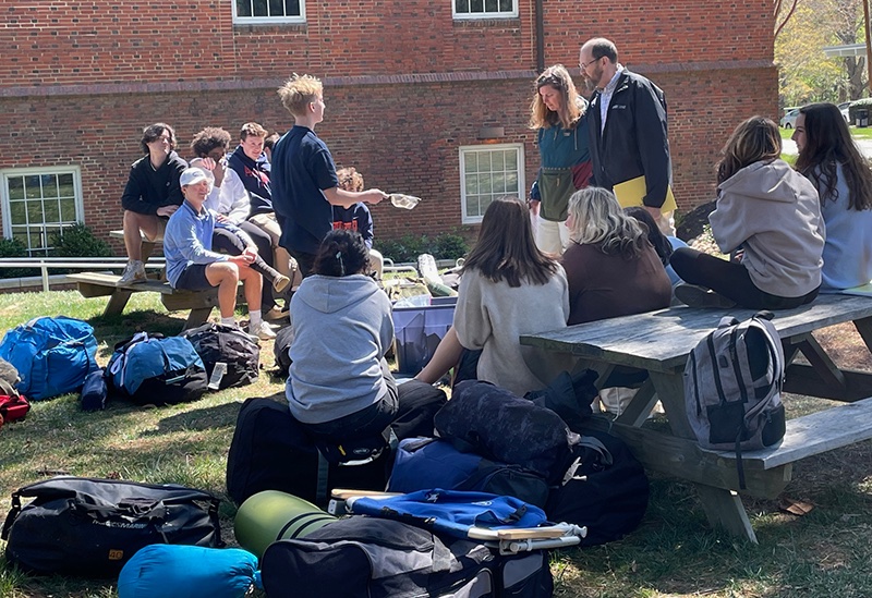 CCSrightnow's tweet image. Immersion Trip prep today with the 10th graders! The excitement builds ... tomorrow, they&apos;re off to the top of the watershed! #RiverTime #SetYourCourse #SecondCentury