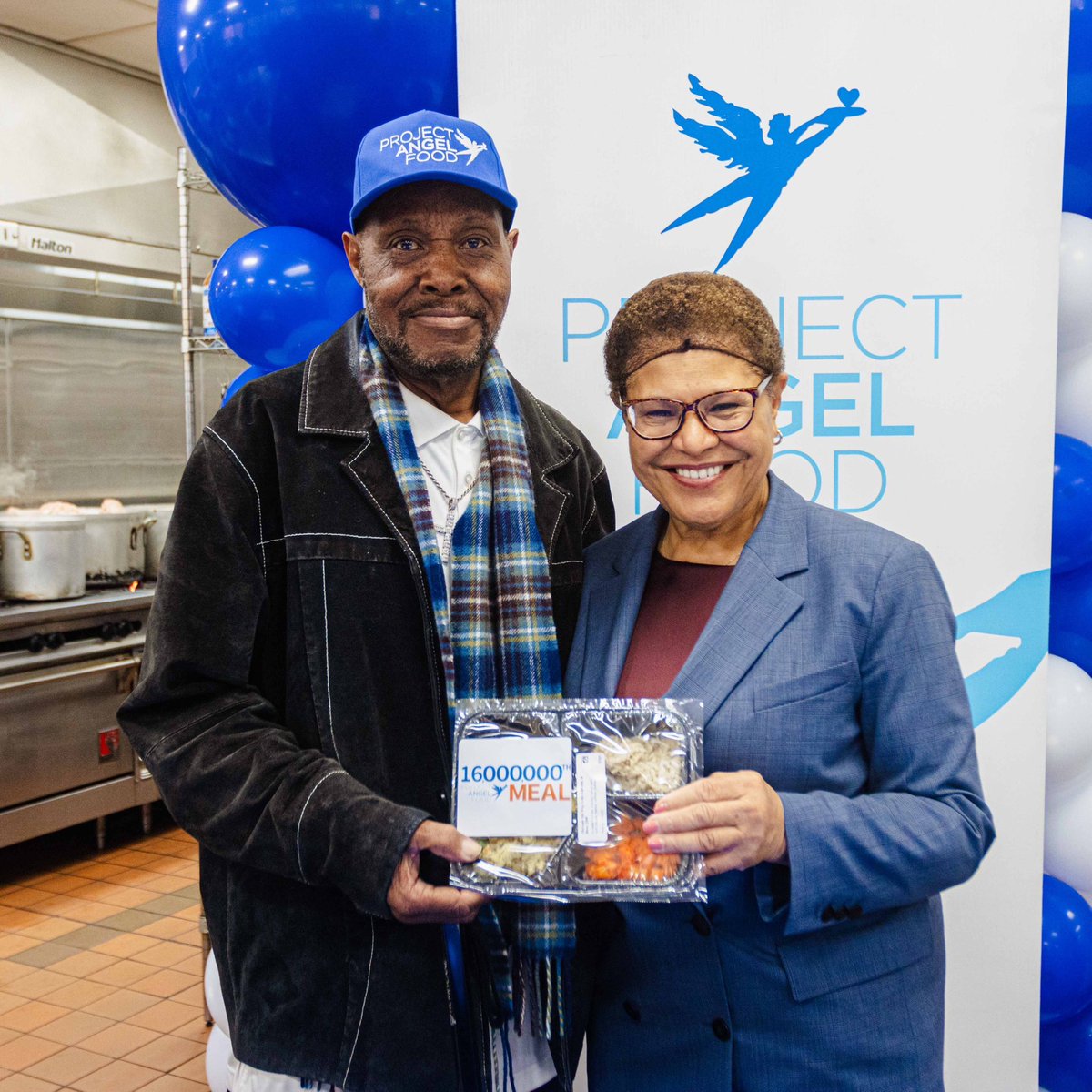 Mayor Karen Bass (@mayorofla) on Twitter photo Yesterday, I had the privilege of delivering the 16th million meal to Leon—a Project Angel Food client who suffers from a chronic illness.
Through organizations like <a href="/ProjAngelFood/">ProjAngelFood</a> we can come together to get involved and support our most vulnerable Angelenos. Yesterday, I had the privilege of delivering the 16th million meal to Leon—a Project Angel Food client who suffers from a chronic illness.
Through organizations like <a href="/ProjAngelFood/">ProjAngelFood</a> we can come together to get involved and support our most vulnerable Angelenos.