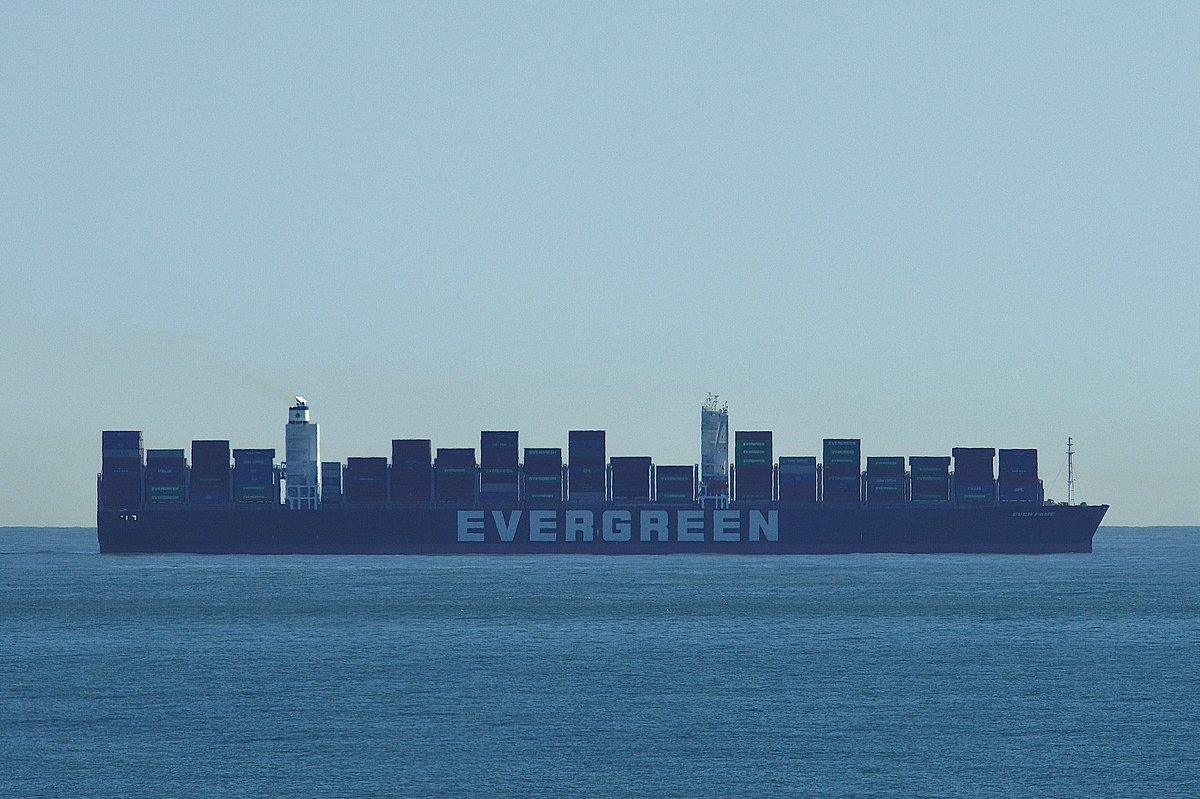 At 334 meters, sailing under the flag of Panama 🇵🇦 the EVER FAME, IMO:9850800 #EVERGREEN F-class #ContainerShip leaving Norfolk, Virginia to anchor until Thursday, April 13th at which time she will head to Baltimore, Maryland @BShipspotting @BaltoChes #ShipsInPics