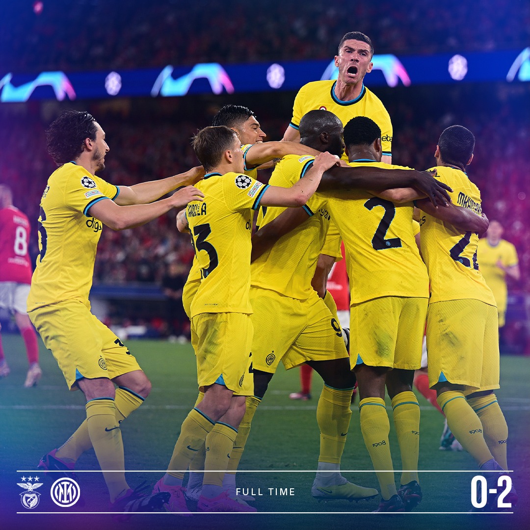 Inter_en's tweet image. FORZA INTER!!!! ⚫🔵

#BenficaInter 0-2 (FT)

#UCL #ForzaInter