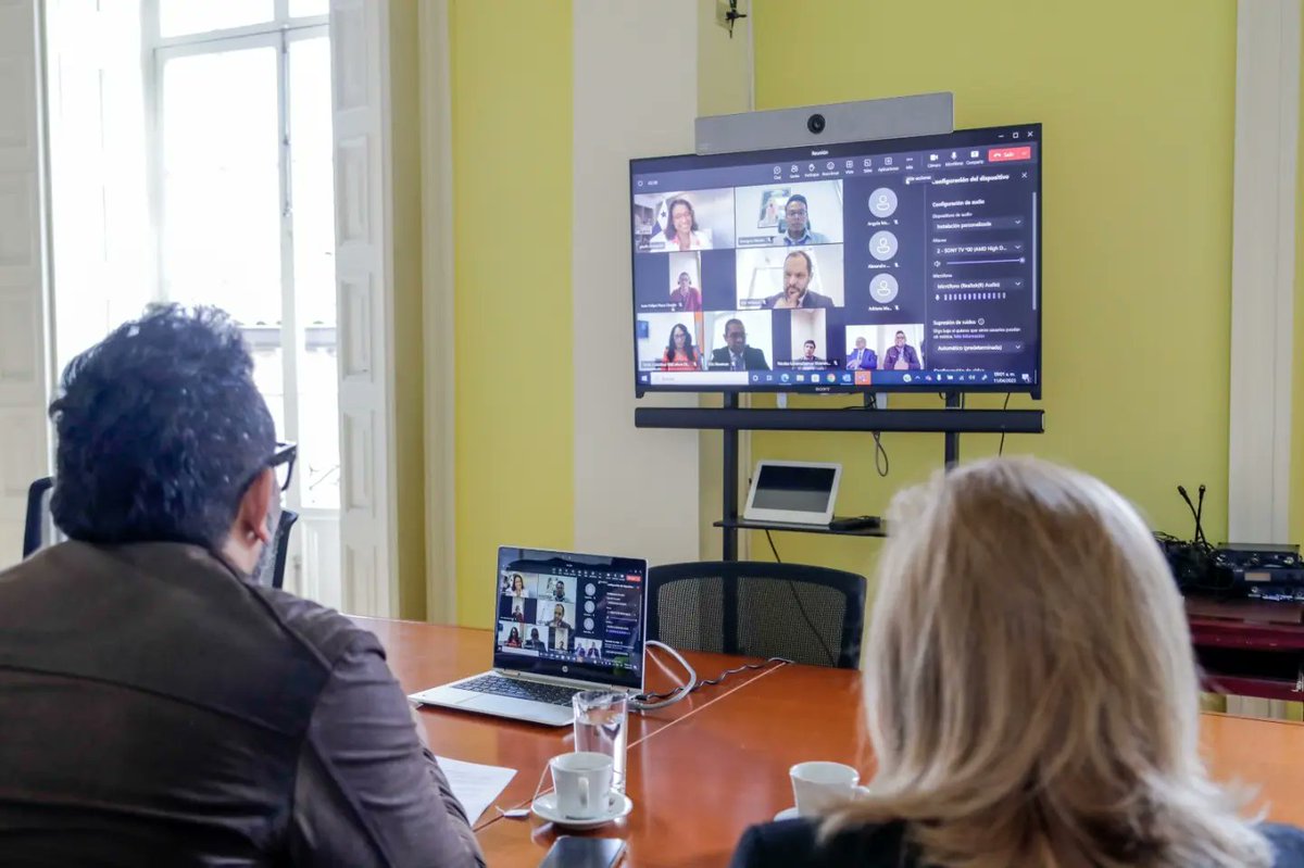 mincultura's tweet photo. Los equipos de las carteras buscan apoyar y establecer redes de trabajo conjunto para transformar realidades desde la cultura.

Al encuentro asistió también el viceministro de Creatividad(e) Esteban Zabala @CLIzabala, la directora(e) de Artes Ángela Beltrán, ➡️ https://t.co/PpfFhgjKa4