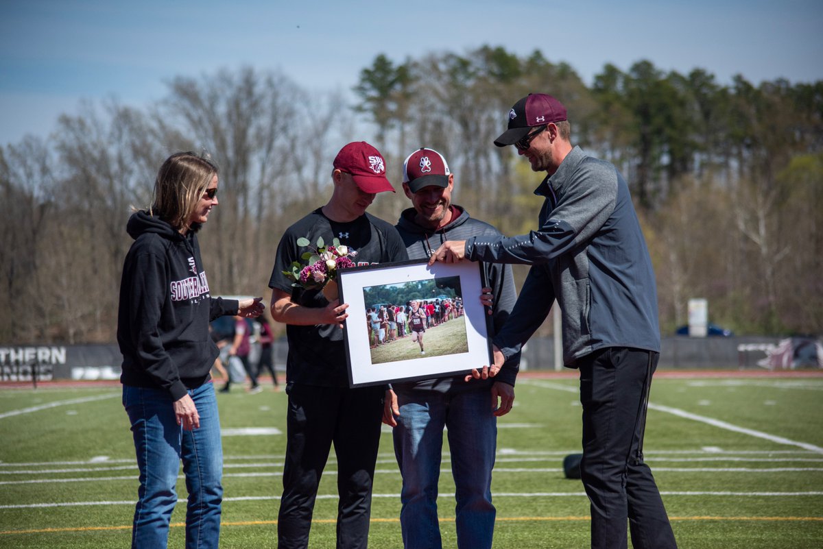 SIU_TrackXC's tweet photo. On Saturday, we honored our seniors for their commitment to our program ❤️

#1Team1Goal https://t.co/jET2wsIGsh