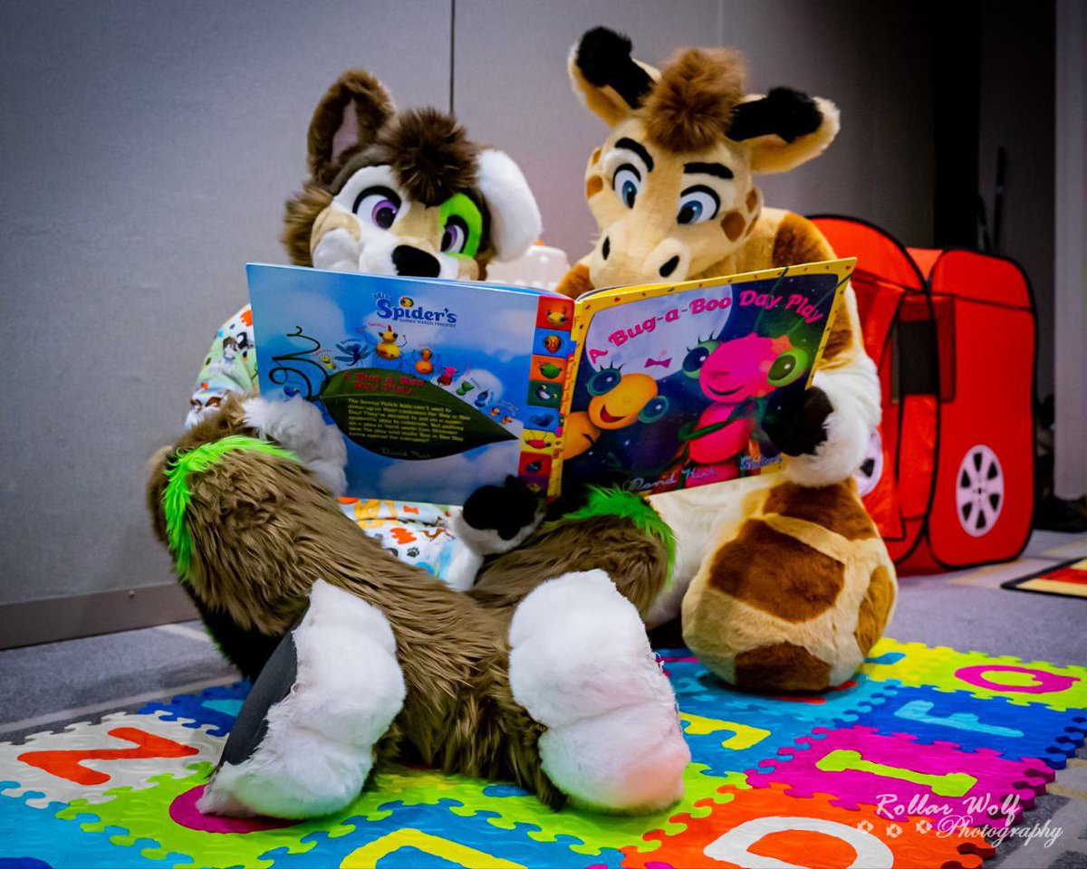 We are learning new things about bugs 🐛 
🐶: <a href="/mufflepuppy/">mufflepup</a> 
📸: <a href="/Rollarwolfcub/">Rollar Wolfcub - Not a Nerd!!</a>