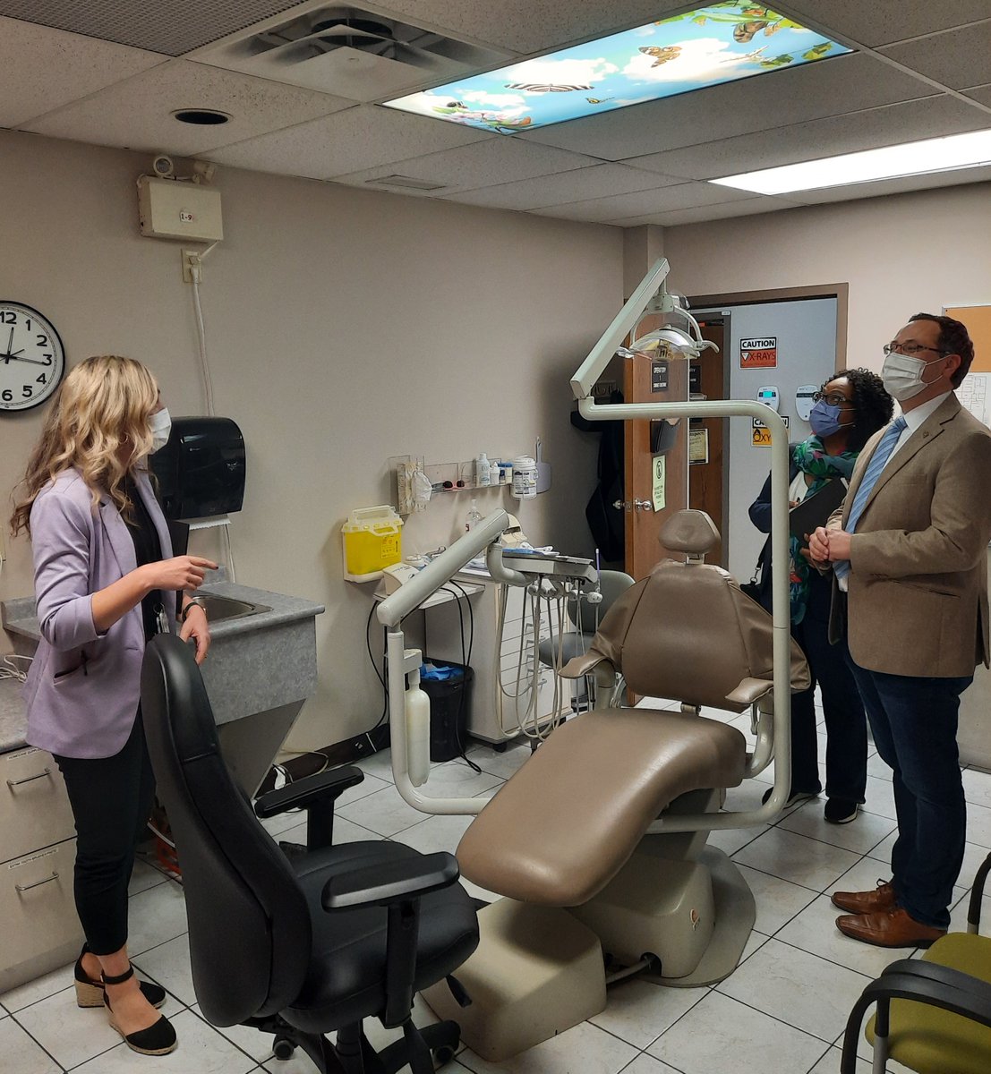 Great discussion today <a href="/TheWECHU/">WEC Health Unit</a> Dental Clinic. Thank You <a href="/SenatorBurey/">Senator | Sénatrice Sharon Burey</a> @UnitedWayWE <a href="/UWindsor/">University of Windsor</a> for joining! 

Our new Dental Care Plan will provide coverage for 9 million uninsured Canadians, including thousands of residents in Windsor-Essex currently without access to care 🇨🇦🦷