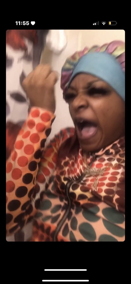 @itssmyajaaaa when I’m washing dishes and some wet food touch my hand