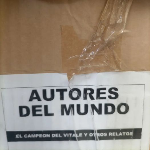 eraNajle's tweet photo. Por acá paso a contar que quedan unos 15 ejemplares de mi libro y un aporte de $42 mil realizado a amigos y amigas proteccionistas. 

De estas tres cajas con 75 libros cada una, no queda ni una en la pieza sin uso de casa.

¡Gracias a todos los que se interesaron por leerlo! https://t.co/2H5SygbLLR