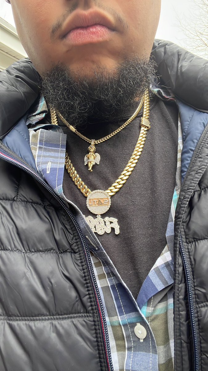 Crypto_figgy's tweet photo. New 14kt 200 gram Cuban link, late birthday gift to myself. 🥳 Hit me up for any of your jewelry needs on here or instagram @bussdownfiggy #jewelry #jewelrydesigner https://t.co/fnoW7Gbj0o