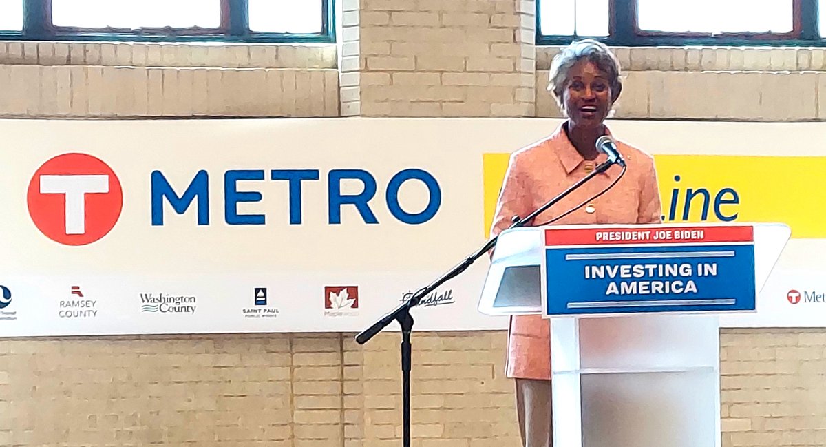 FTA_DOT's tweet photo. It’s a Golden day in St. Paul! FTA Administrator Fernandez celebrated a $240M grant for @MetroTransitMN’s Gold Line BRT, whose 16 stations over 10 miles will mean fast, frequent access to over 90K jobs and connect people throughout the Twin Cities. https://t.co/TH9VadCtj7 https://t.co/8e9QXwOBDU