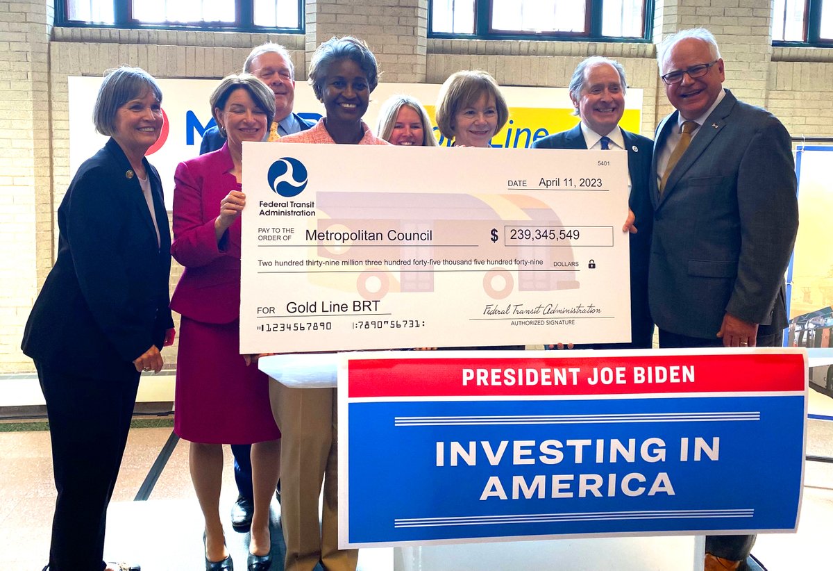 FTA_DOT's tweet photo. It’s a Golden day in St. Paul! FTA Administrator Fernandez celebrated a $240M grant for @MetroTransitMN’s Gold Line BRT, whose 16 stations over 10 miles will mean fast, frequent access to over 90K jobs and connect people throughout the Twin Cities. https://t.co/TH9VadCtj7 https://t.co/8e9QXwOBDU