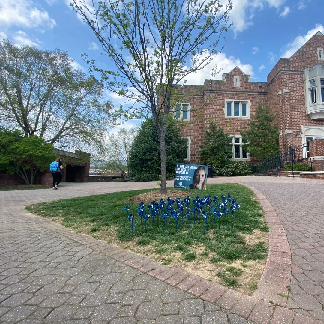 Flowers aren't the only thing springing up this season! Plant your own pinwheel garden and share it with us! Tag @roanokeCT and use the hashtag #pinwheelsforprevention to help raise awareness for the prevention of child abuse and neglect.
.
#pinwheelsforprevention #childrenstrust