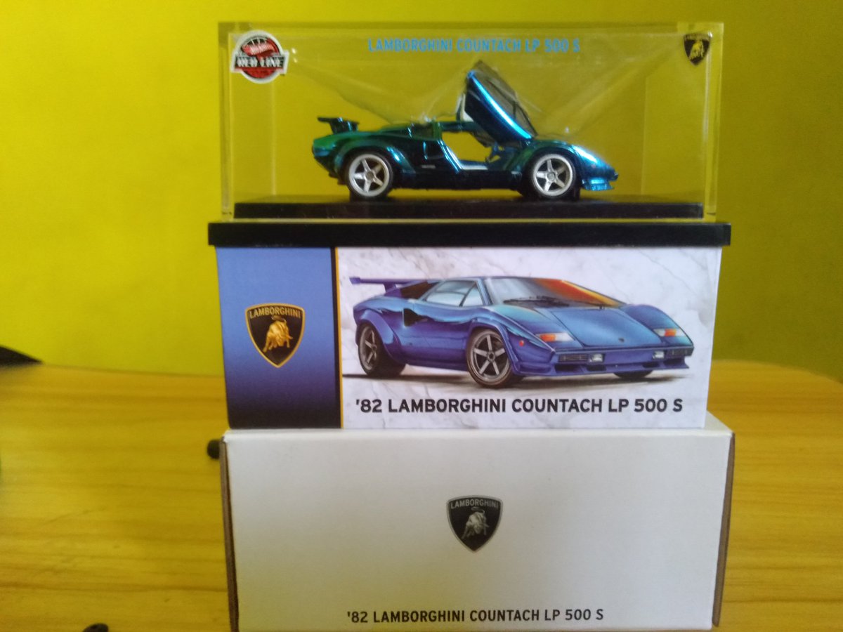 Lessvsugar's tweet image. red line club pertamaa 😍🛣️