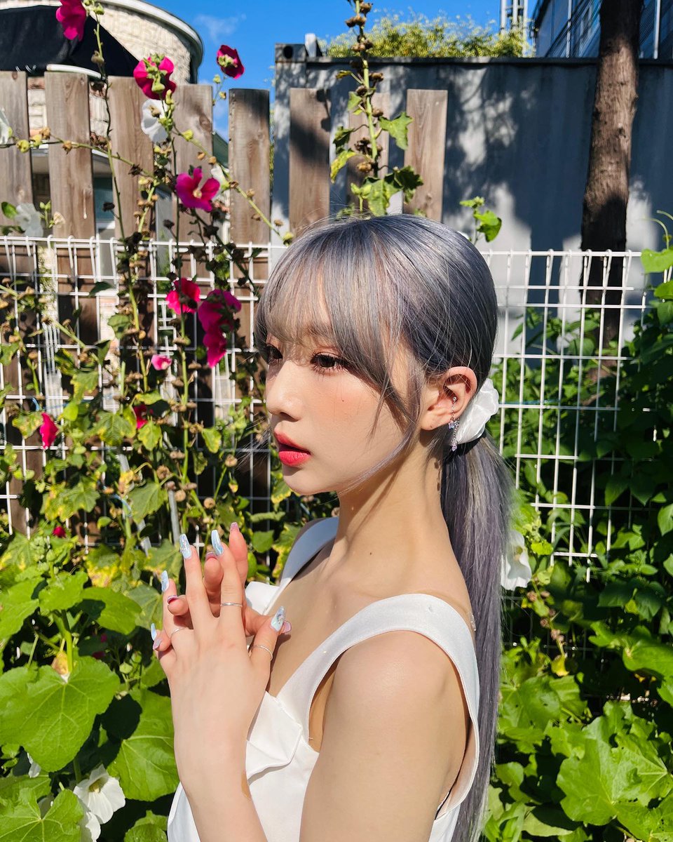 Yeojin Instagram post
🌻
instagram.com/p/Cq6Q_6vvnpX/